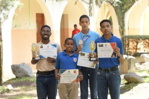Estudiantes del IPL primeros y segundos lugares en Olimpiadas Regionales de Matemática