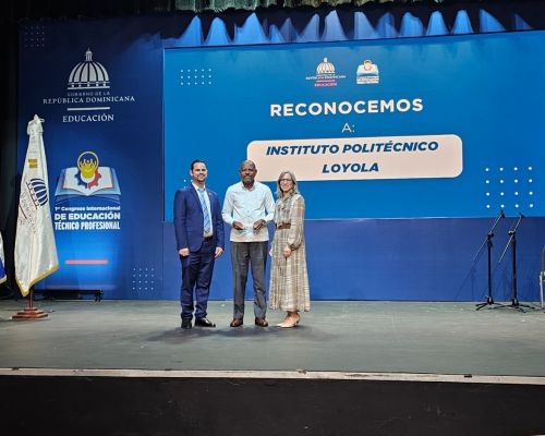Ministerio de Educación reconoce al Politécnico Loyola por sus aportes a la educación técnica